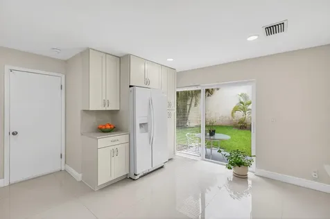 5735 Lakeview Mews Circle Boynton Beach FL 33437