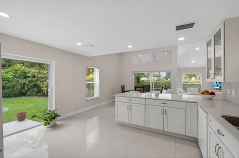 5735 Lakeview Mews Circle Boynton Beach FL 33437
