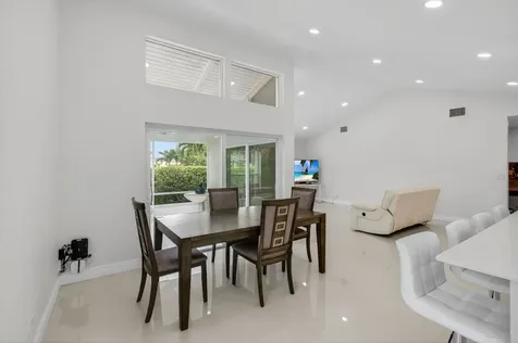 5735 Lakeview Mews Circle Boynton Beach FL 33437
