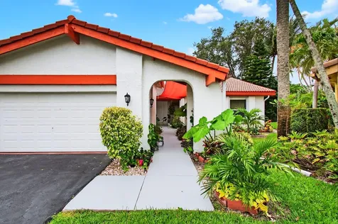 5735 Lakeview Mews Circle Boynton Beach FL 33437