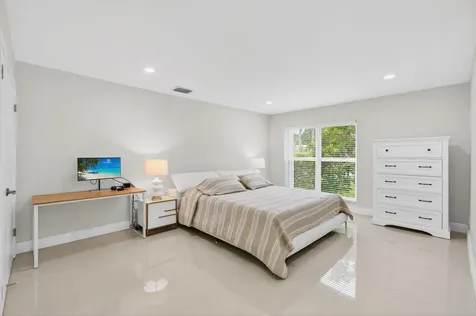 5735 Lakeview Mews Circle Boynton Beach FL 33437