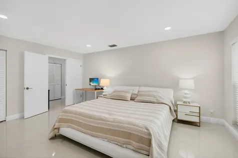 5735 Lakeview Mews Circle Boynton Beach FL 33437