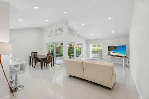 5735 Lakeview Mews Circle Boynton Beach FL 33437