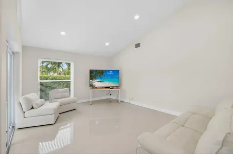5735 Lakeview Mews Circle Boynton Beach FL 33437