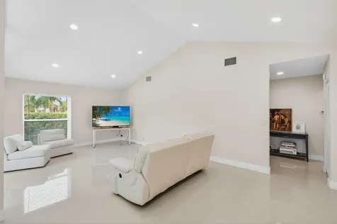 5735 Lakeview Mews Circle Boynton Beach FL 33437