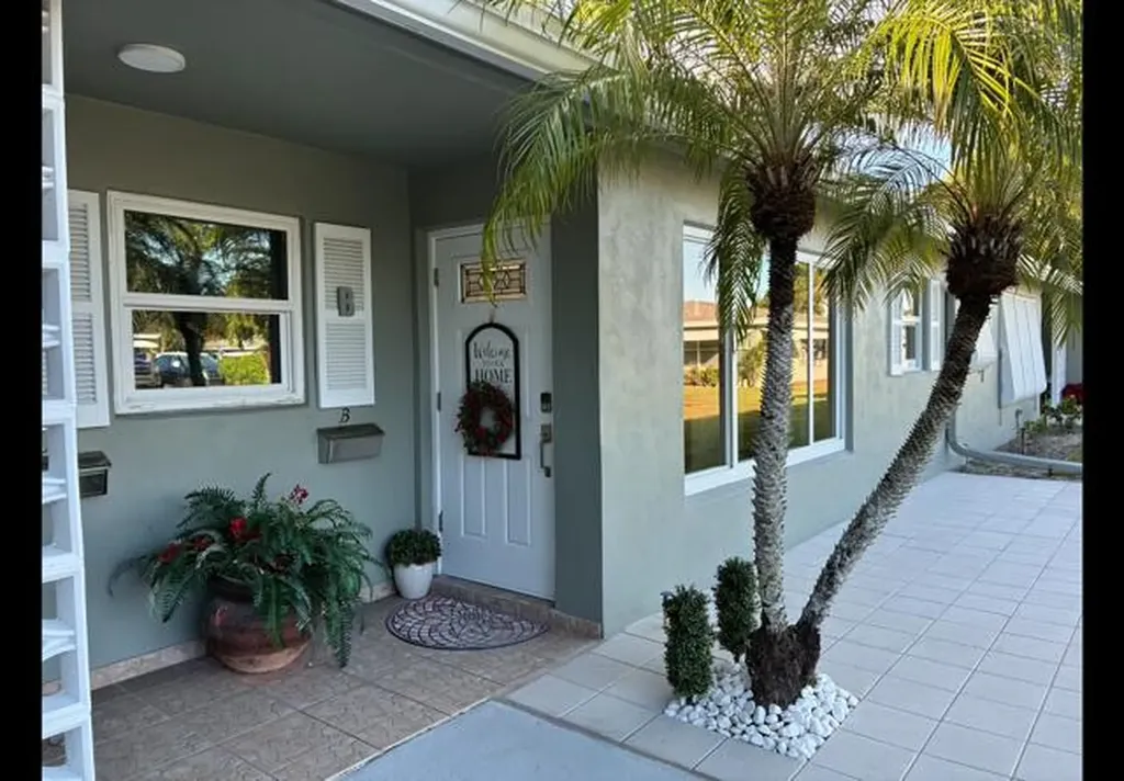 917 S Drive Terrace Delray Beach FL 33445