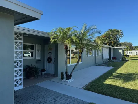 917 S Drive Terrace Delray Beach FL 33445