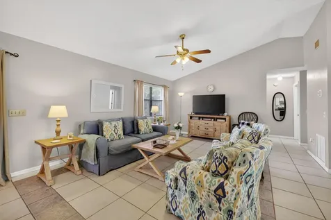 615 Se Dean Terrace Port Saint Lucie FL 34984