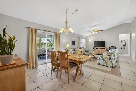 615 Se Dean Terrace Port Saint Lucie FL 34984