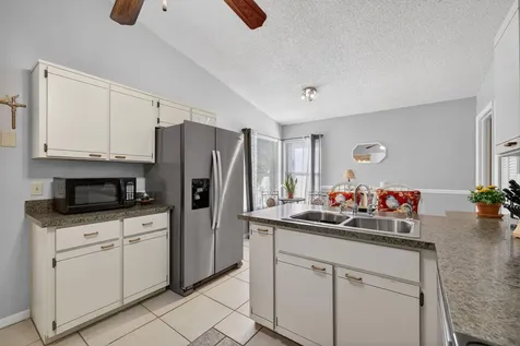 615 Se Dean Terrace Port Saint Lucie FL 34984