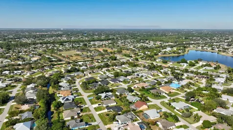 615 Se Dean Terrace Port Saint Lucie FL 34984