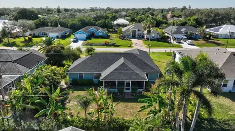 615 Se Dean Terrace Port Saint Lucie FL 34984