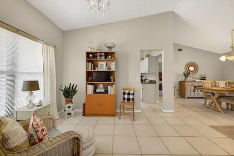 615 Se Dean Terrace Port Saint Lucie FL 34984