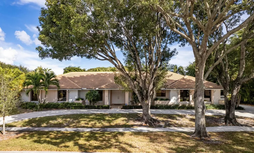 2812 Embassy Drive West Palm Beach FL 33401