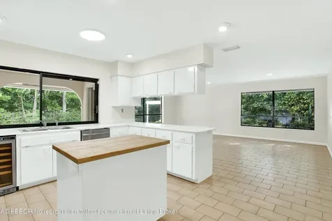 2812 Embassy Drive West Palm Beach FL 33401