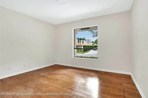2812 Embassy Drive West Palm Beach FL 33401