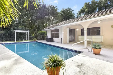 2812 Embassy Drive West Palm Beach FL 33401