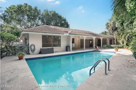 2812 Embassy Drive West Palm Beach FL 33401