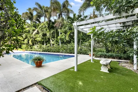 2812 Embassy Drive West Palm Beach FL 33401