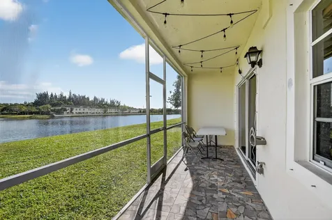 4322 Emerald Lake Worth FL 33461