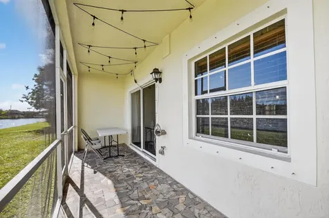 4322 Emerald Lake Worth FL 33461