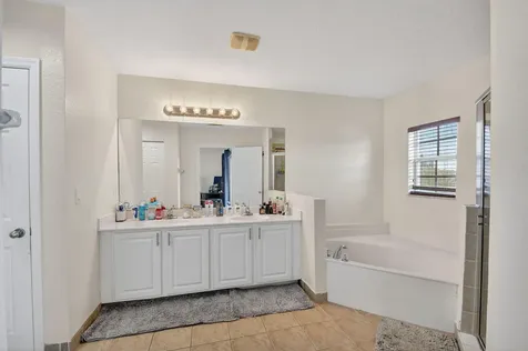 4322 Emerald Lake Worth FL 33461