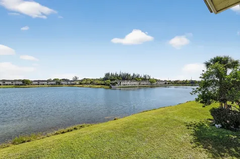 4322 Emerald Lake Worth FL 33461