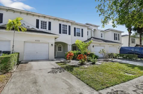 4322 Emerald Lake Worth FL 33461
