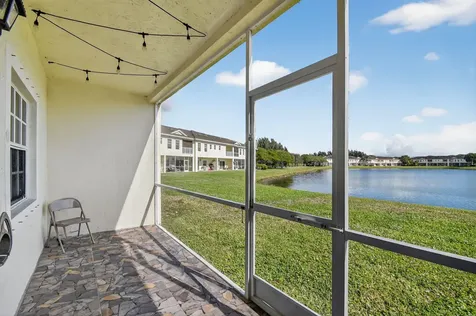 4322 Emerald Lake Worth FL 33461