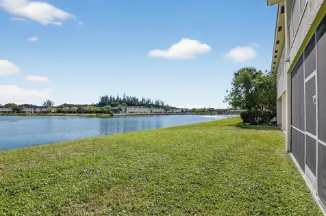 4322 Emerald Lake Worth FL 33461