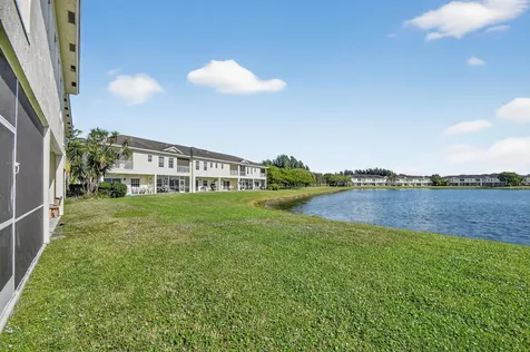 4322 Emerald Lake Worth FL 33461