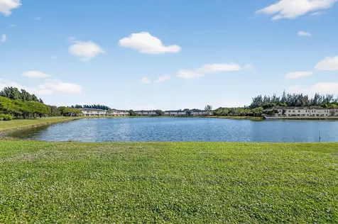 4322 Emerald Lake Worth FL 33461