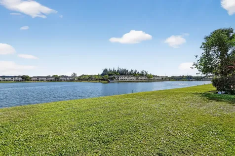 4322 Emerald Lake Worth FL 33461