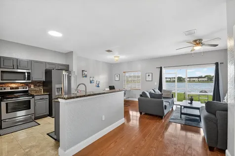 4322 Emerald Lake Worth FL 33461