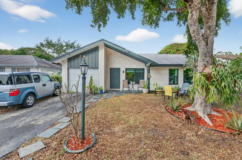 1236 Sw 75th Avenue North Lauderdale FL 33068