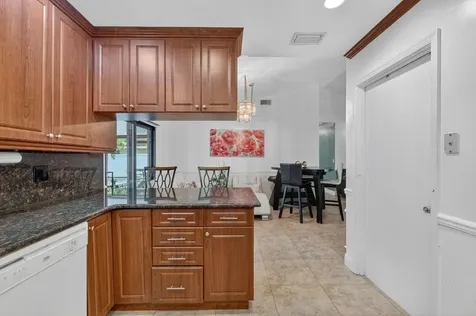 1236 Sw 75th Avenue North Lauderdale FL 33068