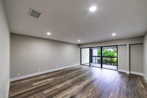 2517 Presidential Way West Palm Beach FL 33401