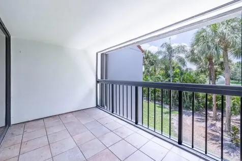 2517 Presidential Way West Palm Beach FL 33401