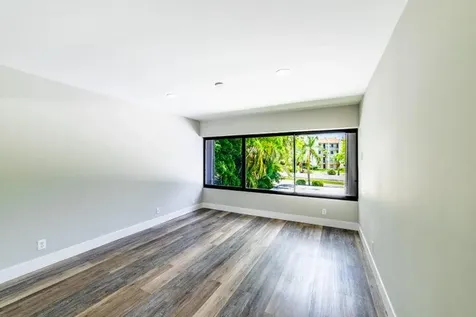 2517 Presidential Way West Palm Beach FL 33401