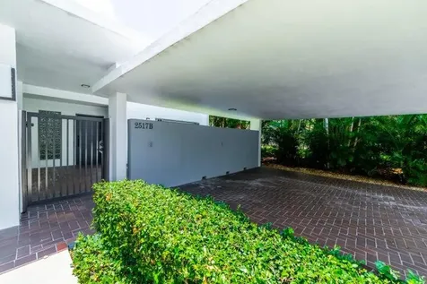 2517 Presidential Way West Palm Beach FL 33401