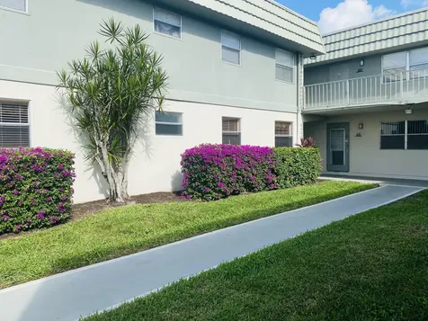 64 Flanders B Delray Beach FL 33484