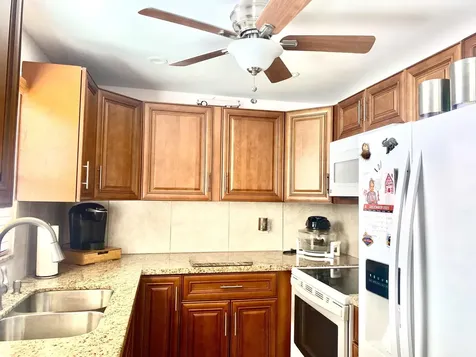 64 Flanders B Delray Beach FL 33484