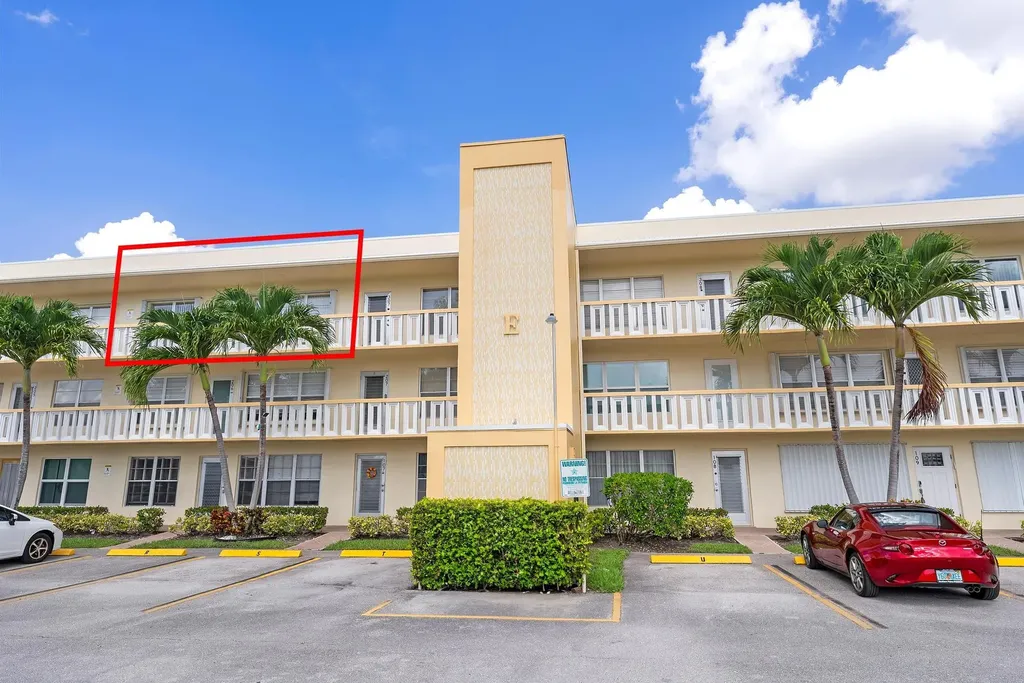 306 Wellington West Palm Beach FL 33417