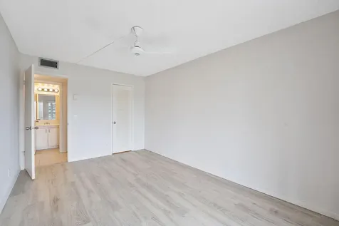 1071 Guildford D Boca Raton FL 33434