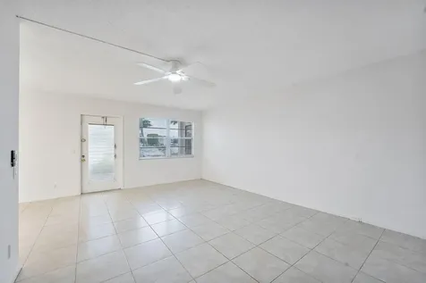 1071 Guildford D Boca Raton FL 33434