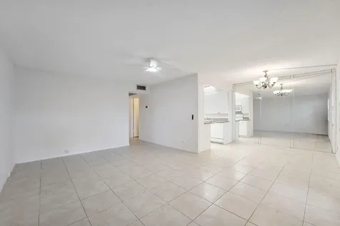 1071 Guildford D Boca Raton FL 33434