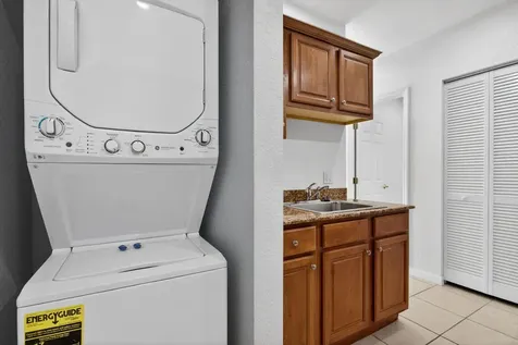 736 Ne 34th Court Oakland Park FL 33334
