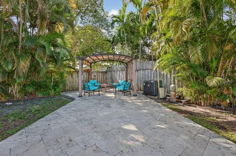 736 Ne 34th Court Oakland Park FL 33334
