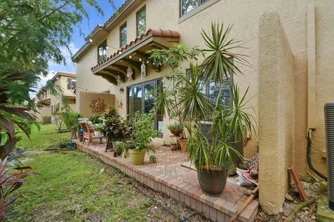 120 Via Villagio Hypoluxo FL 33462