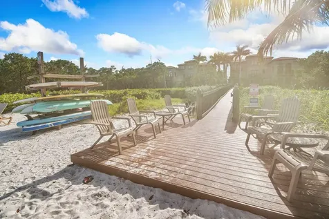 120 Via Villagio Hypoluxo FL 33462